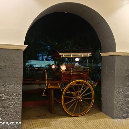 Hotel Ritz Pune Esterno foto