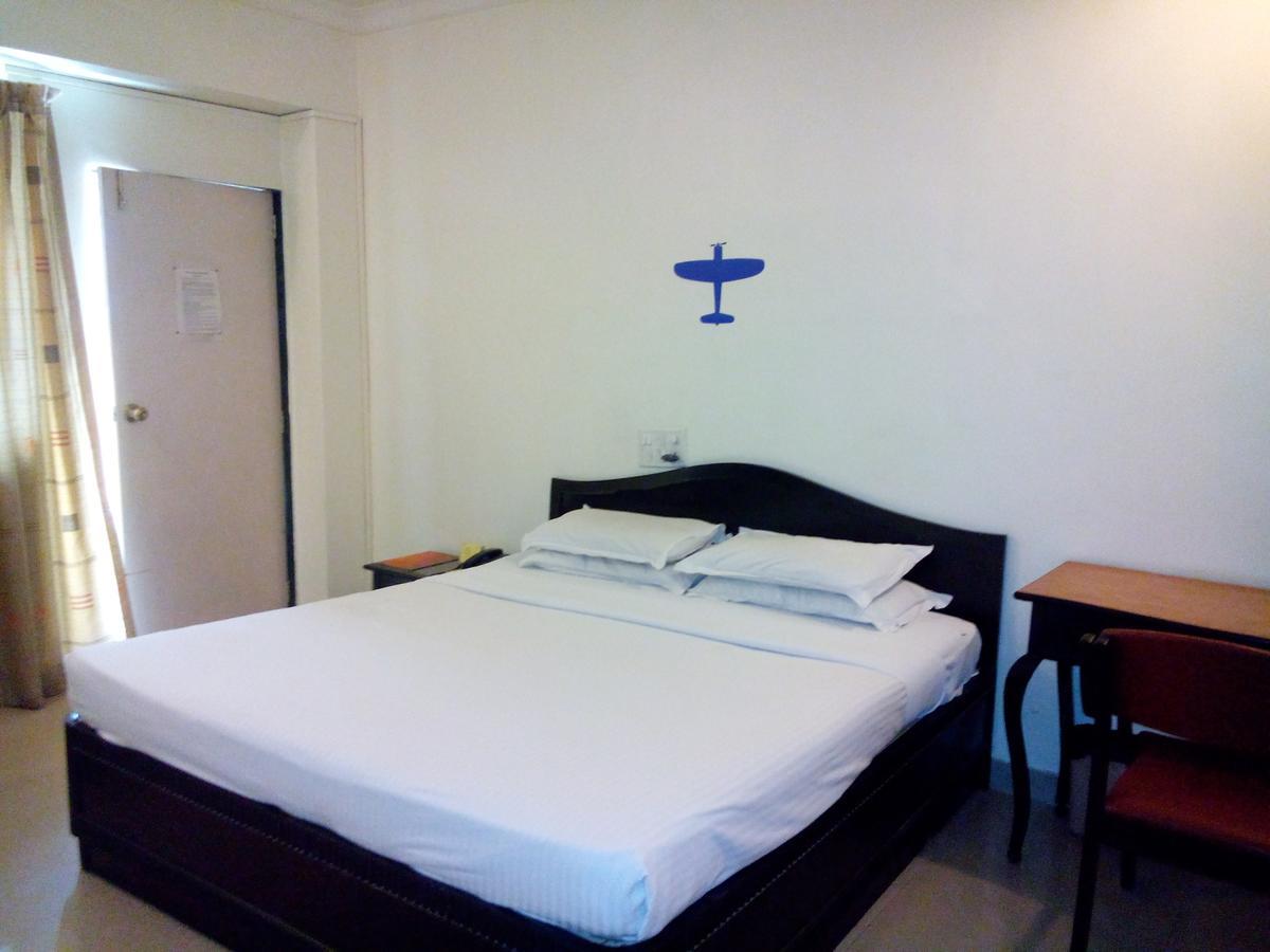 Hotel Ritz Pune Esterno foto