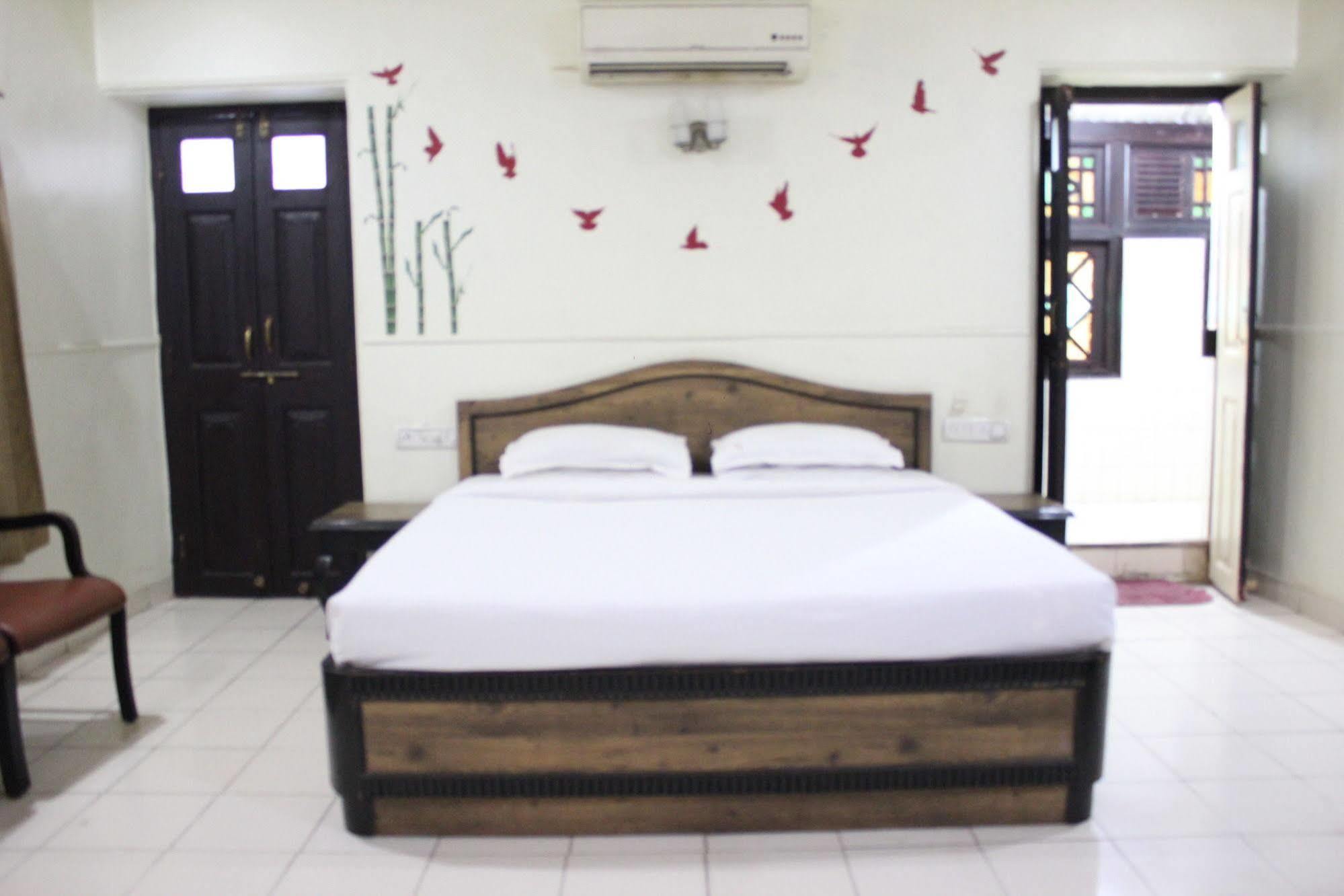 Hotel Ritz Pune Esterno foto