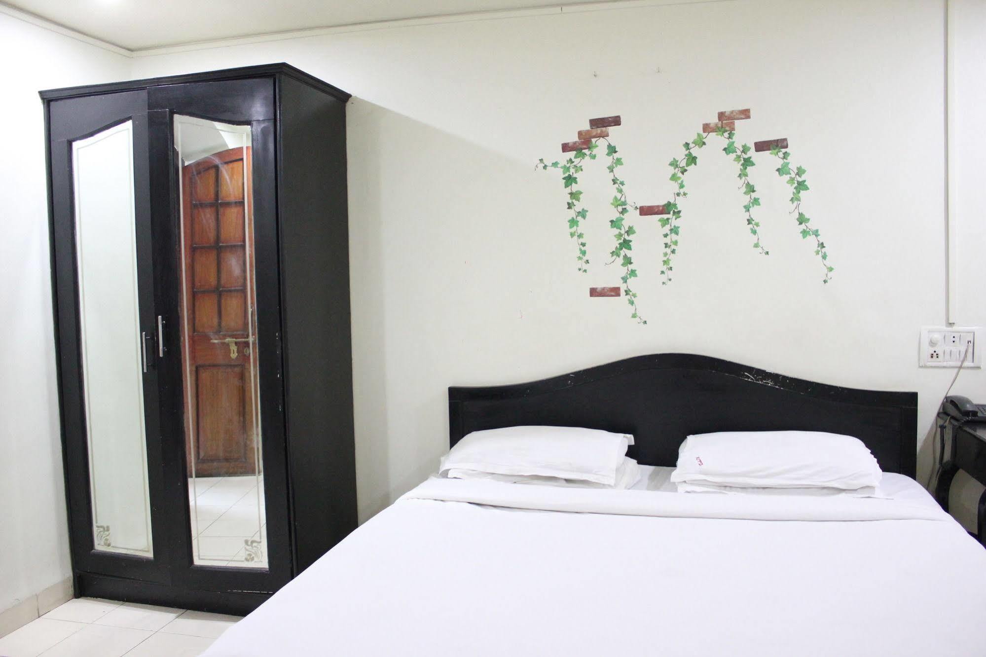 Hotel Ritz Pune Esterno foto