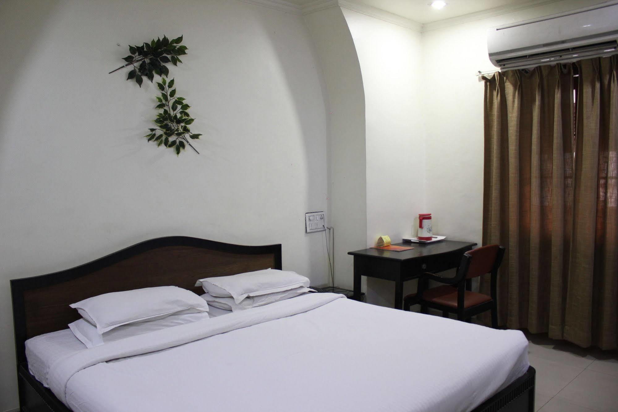 Hotel Ritz Pune Esterno foto