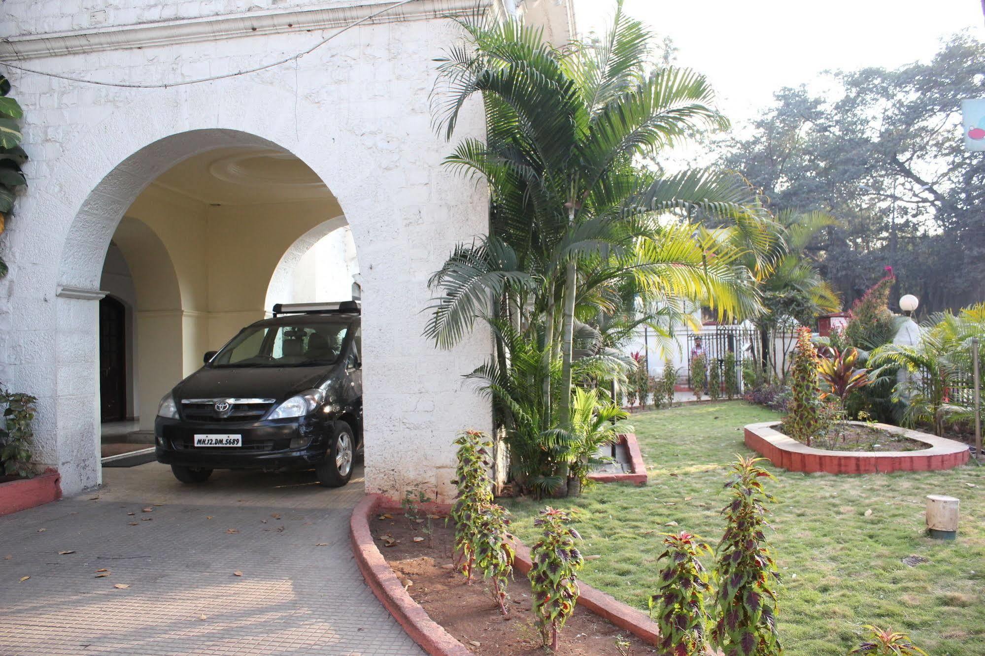 Hotel Ritz Pune Esterno foto